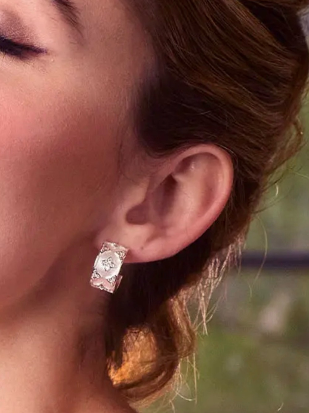 Cashmere Matte White Silver Delicate Quatrefoil Motifs Hoop Earrings 5/8” Floral - Picture 3 of 14